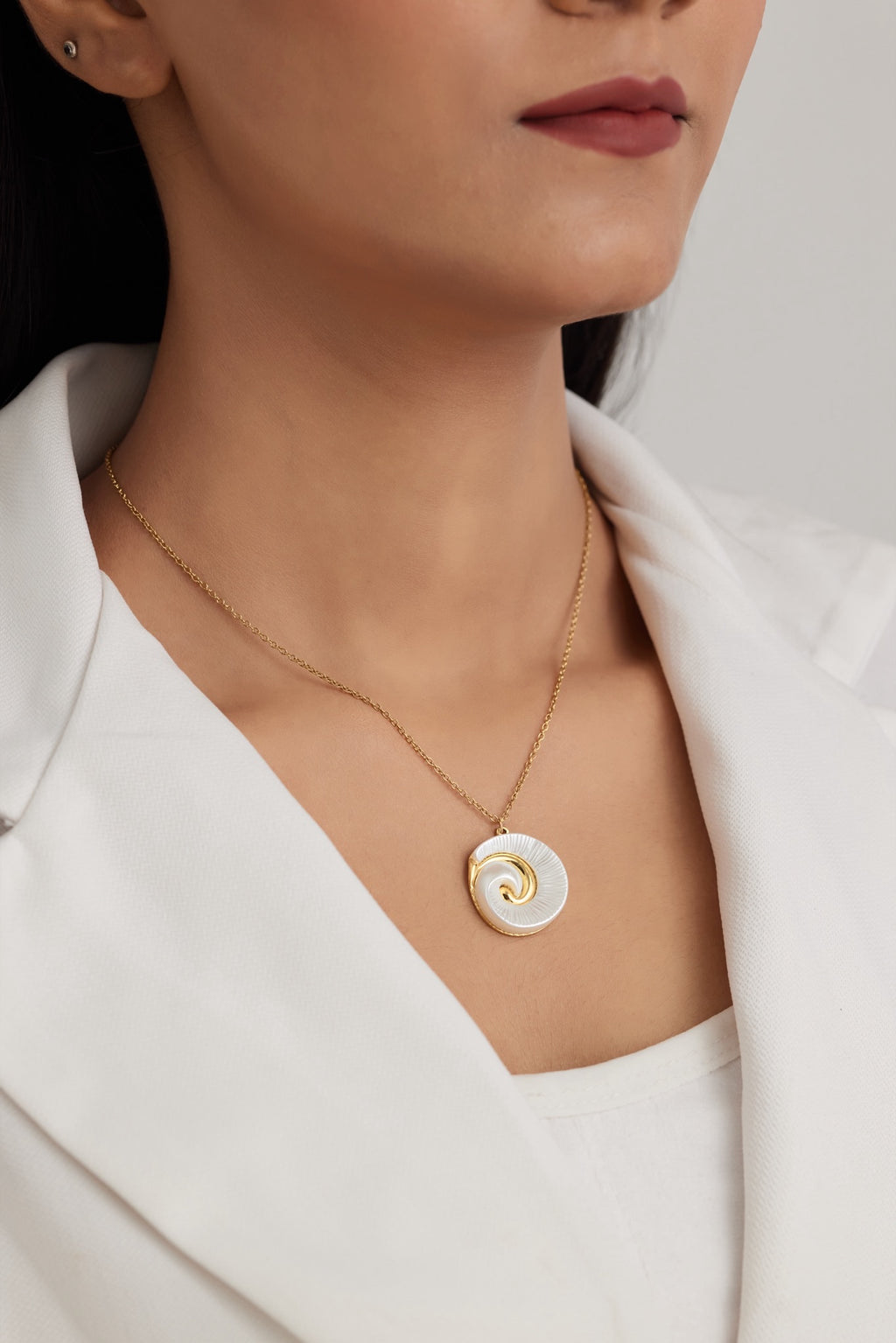 Shell Pendant Necklace