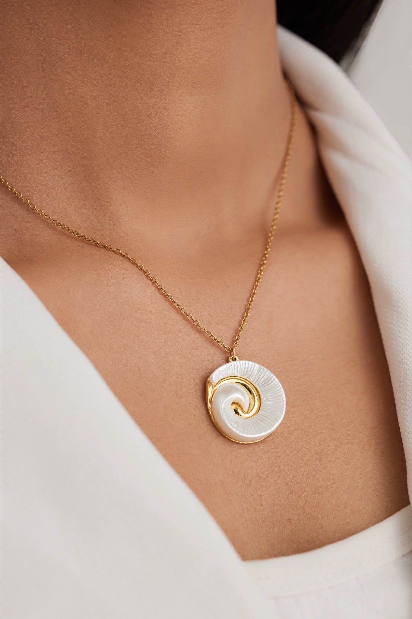 Shell Pendant Necklace